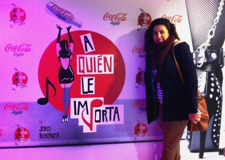 Alba de Ubdem en el Teatro Arlequín, tras ver el musical "A quién le importa"