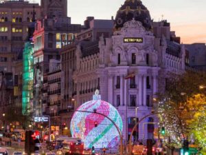 bola navidad gigante - Un buen día en Madrid
