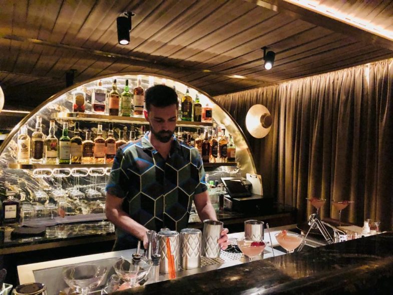 Barra de la coctelería El Coleccionista del restaurante Bibo de Dani Garcia