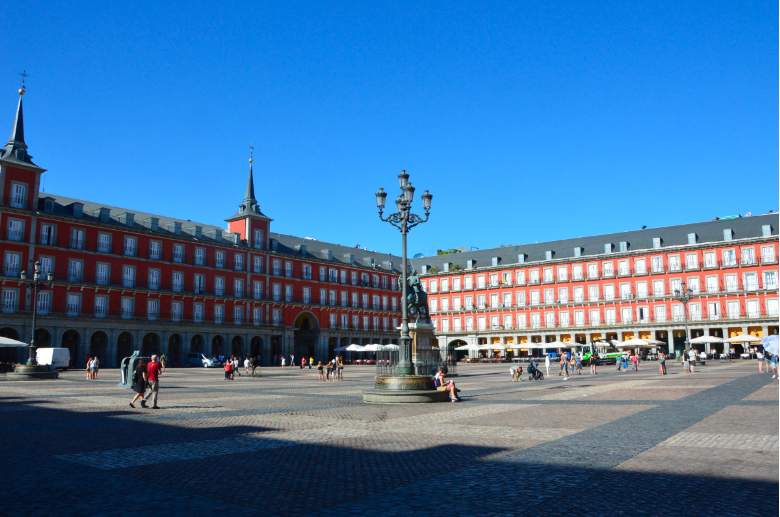 Madrid con un Presupuesto Ajustado: Liberando la Magia de las Actividades Gratuitas de Viaje - Un buen día en Madrid