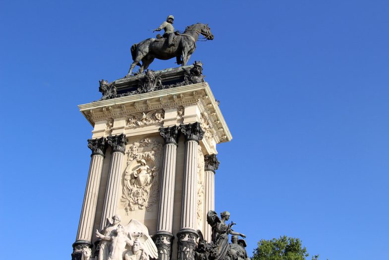 monumento a alfonso xii mirador