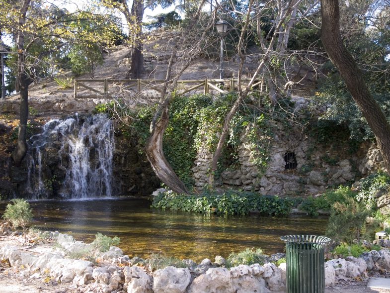 monta&ntilde;a artificial retiro