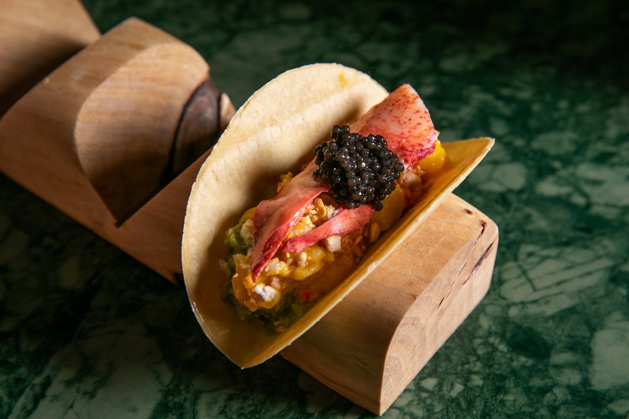 Taco de bogavante, caviar & ají mirasol