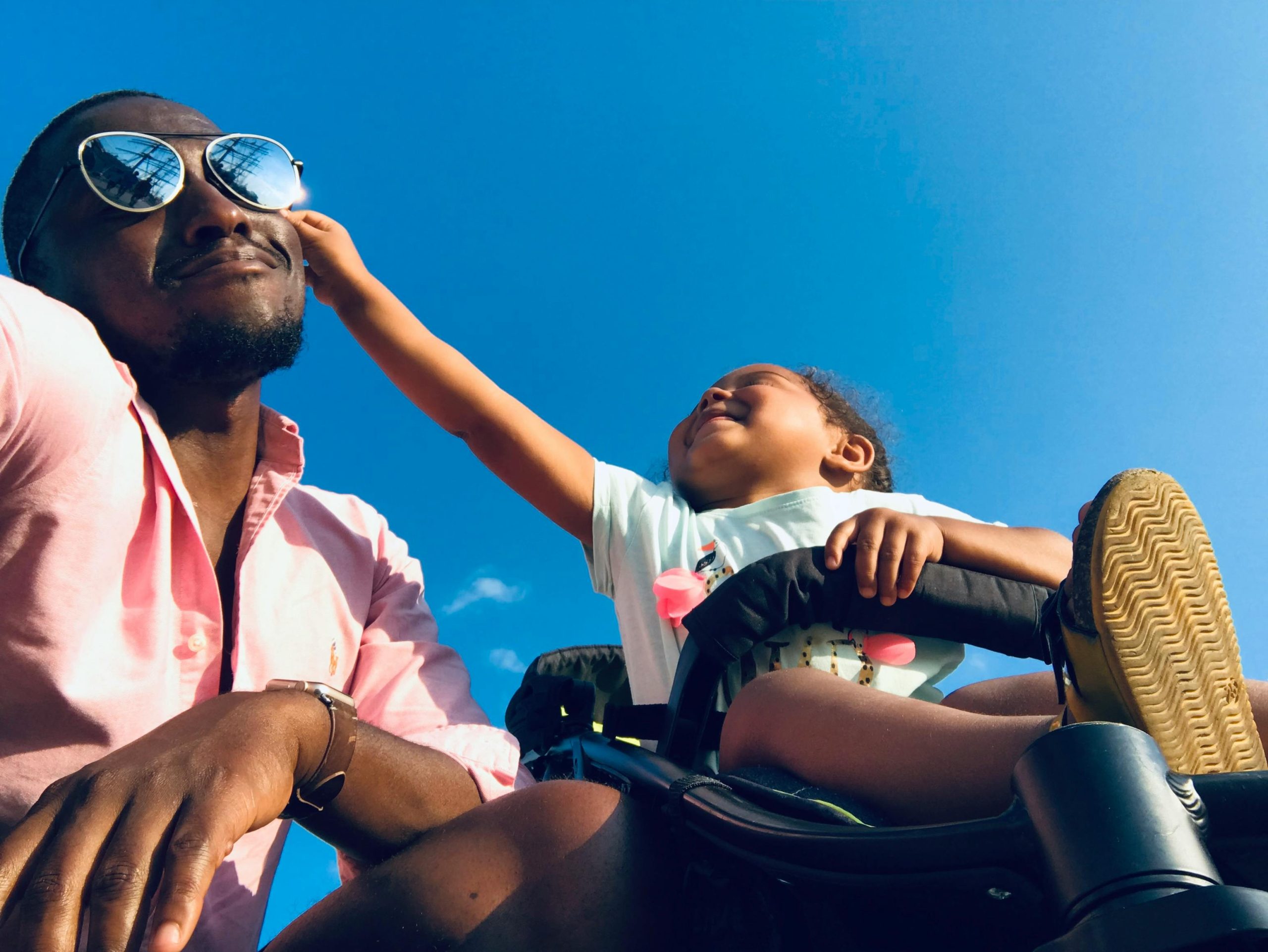 Cómo elegir las mejores gafas de sol para usar en Madrid - Un buen día en Madrid