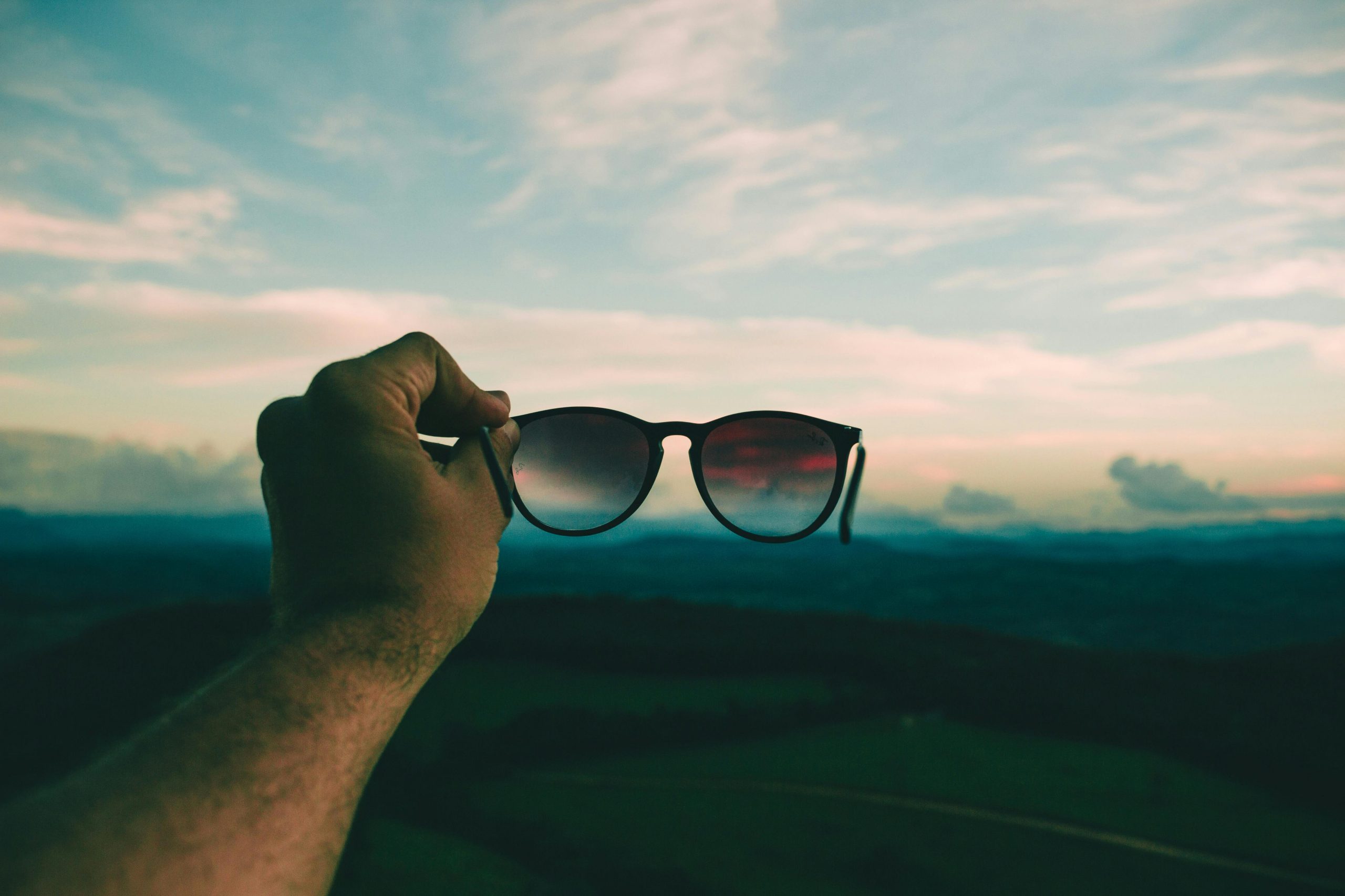 Cómo elegir las mejores gafas de sol para usar en Madrid - Un buen día en Madrid