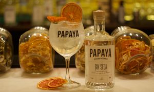 Papaya Destilados Artesanales 20 Ginebra seca del bar PAPAYA