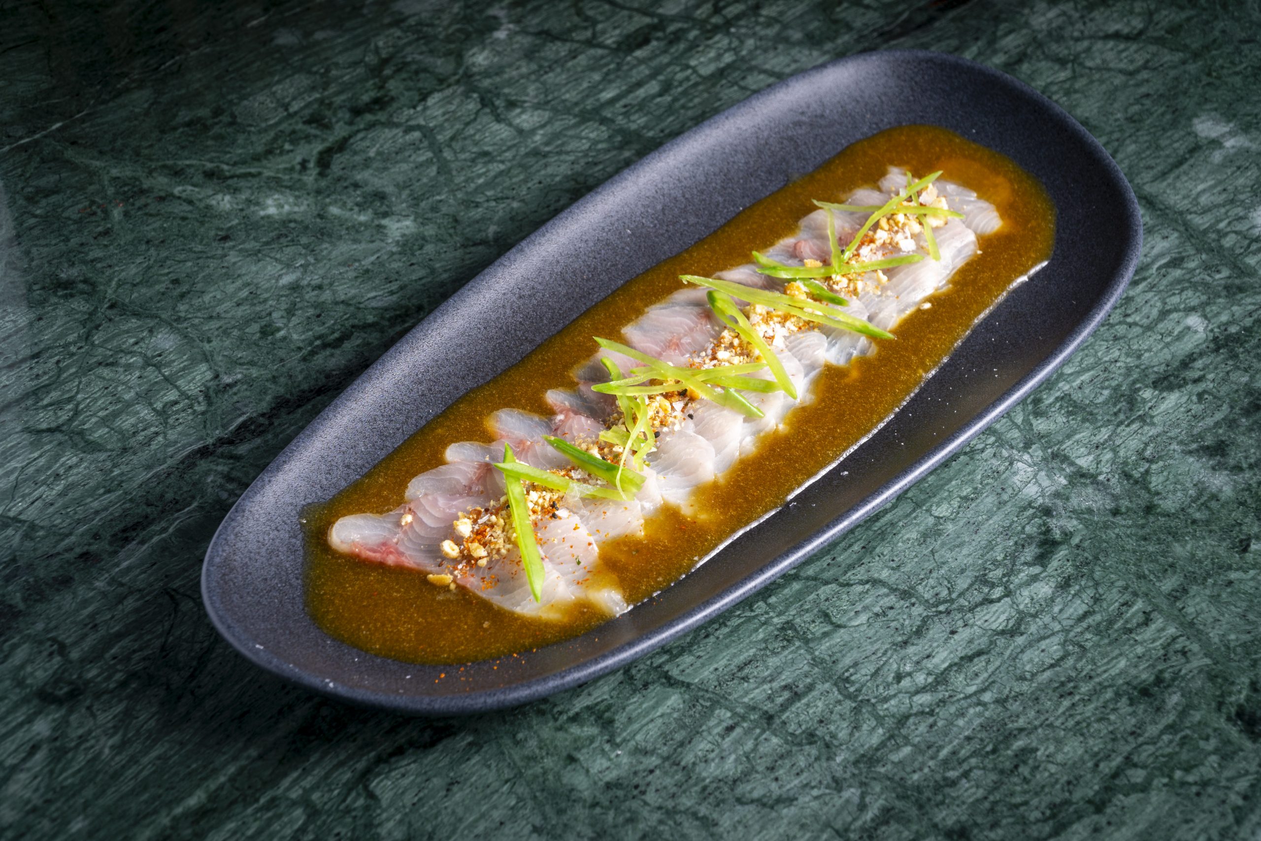 Restaurante-discoteca: Despecho Madrid 7 Usuzukuri de pez limón con salsa ponzu y togarashi