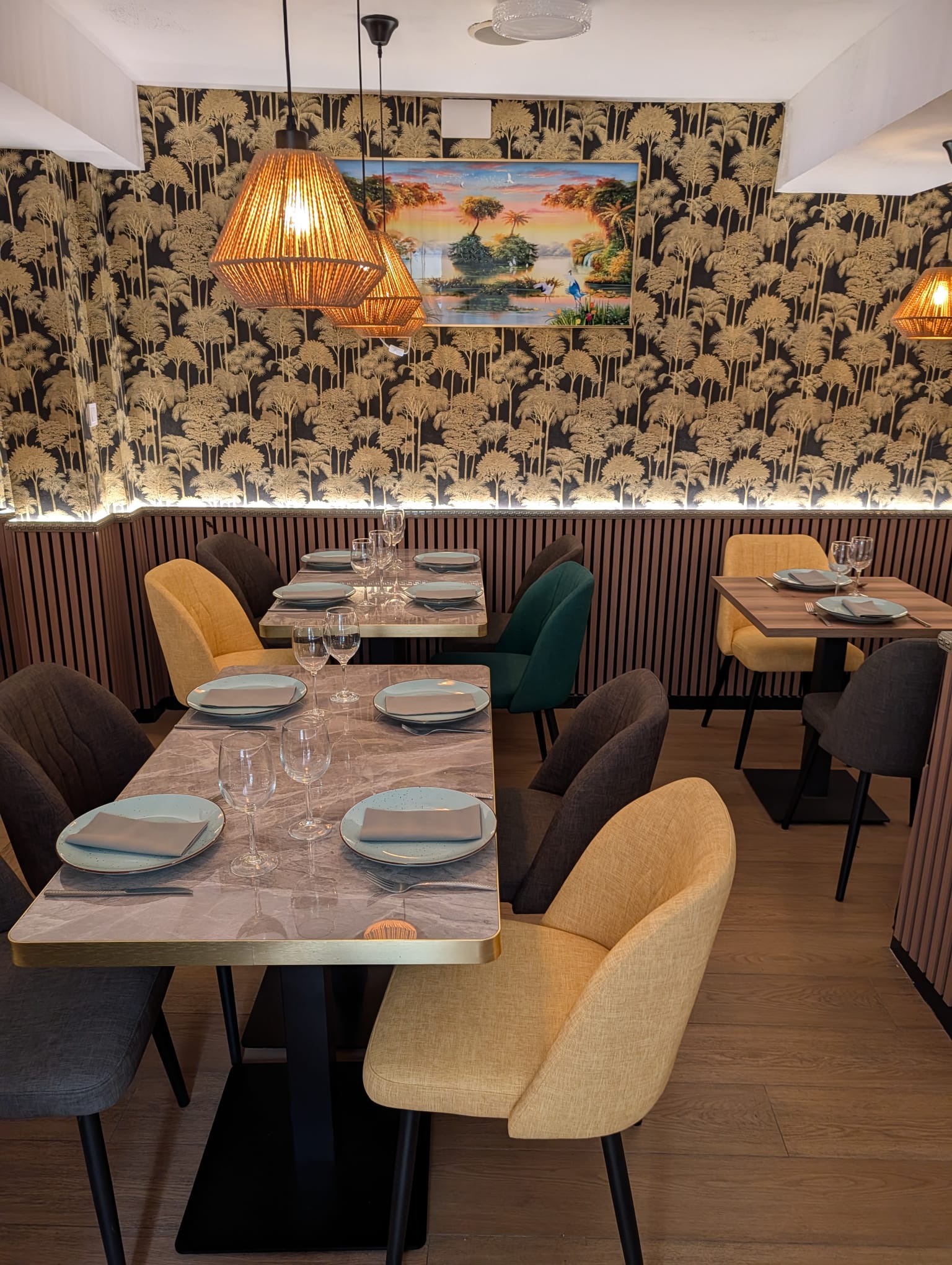 Masala Madrid, cocina india en pleno Malasaña 13 Salón con decoración hindú del restaurante Masala Madrid