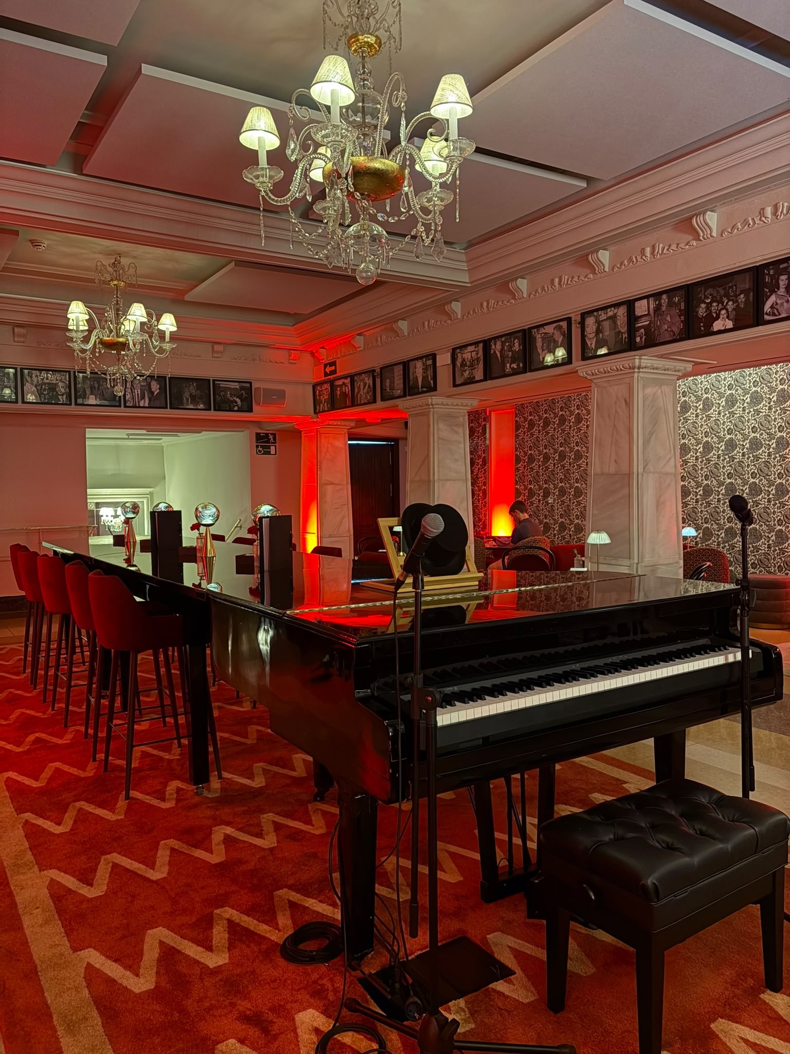UMusic Piano Bar 7 UMusic Piano Bar - Un buen día en Madrid