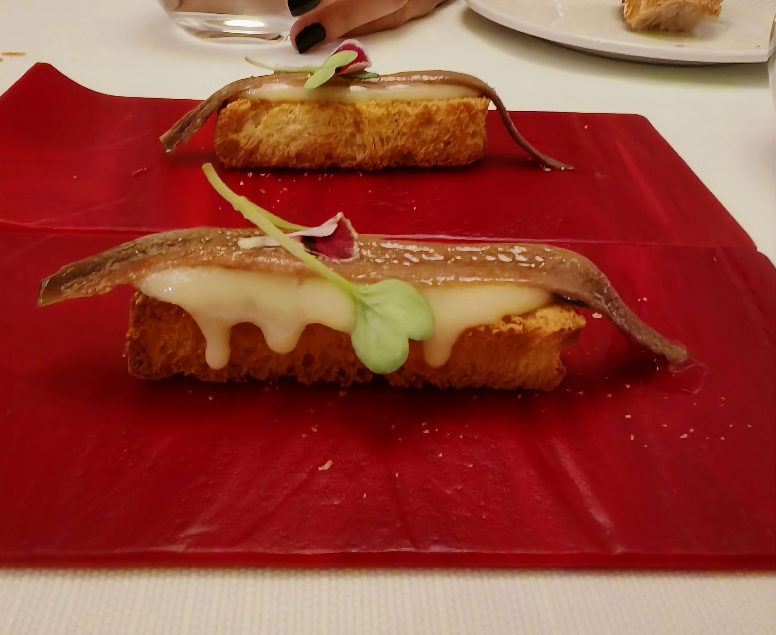 La Charca Restaurante: cocina a la brasa junto a Plaza de España 3 Anchoas