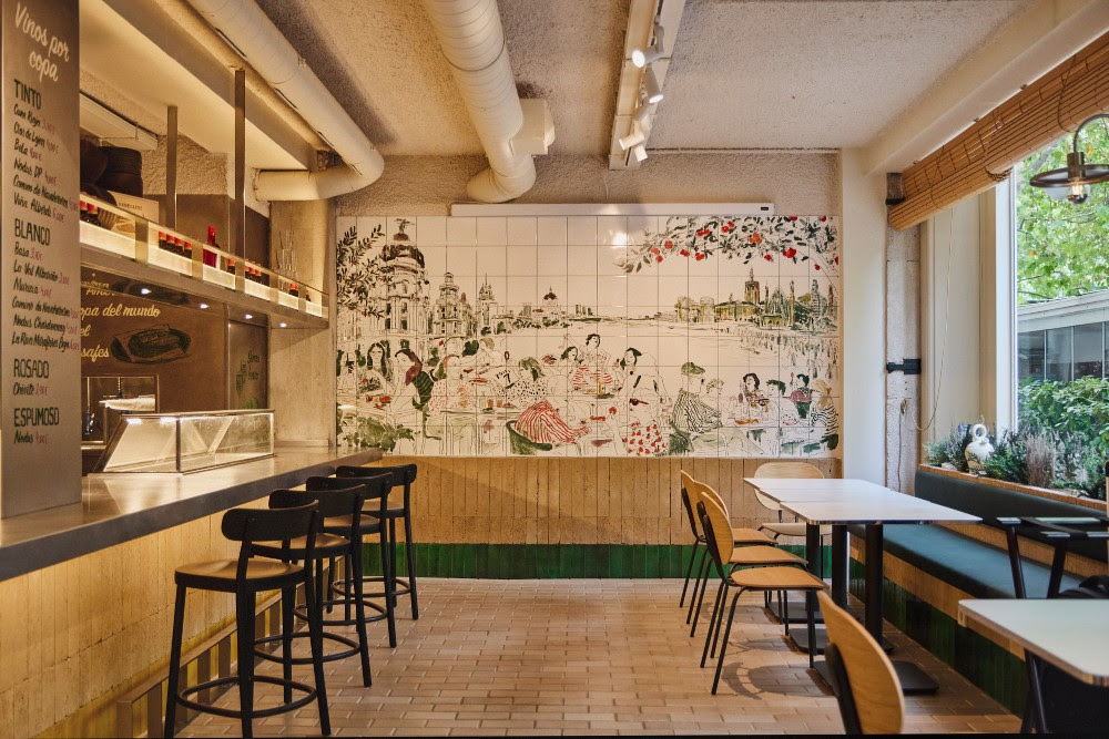Bar Mistela Chamartín: el almuerzo valenciano llega a Madrid 11 Barra del Bar Mistela de Madrid
